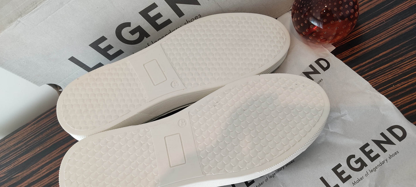 Legend Fontana Black 42